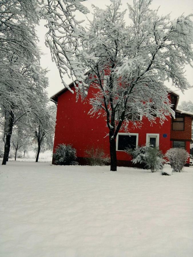 Holiday Home Modric Otočac Екстериор снимка